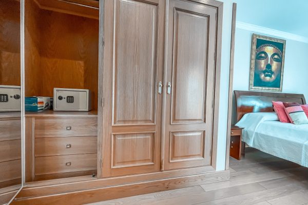 Room KHAO LAK, Cabinet with safety box