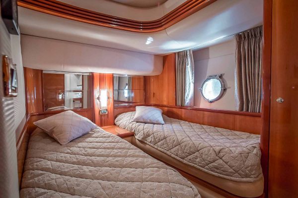 Rent our Yacht, bedroom